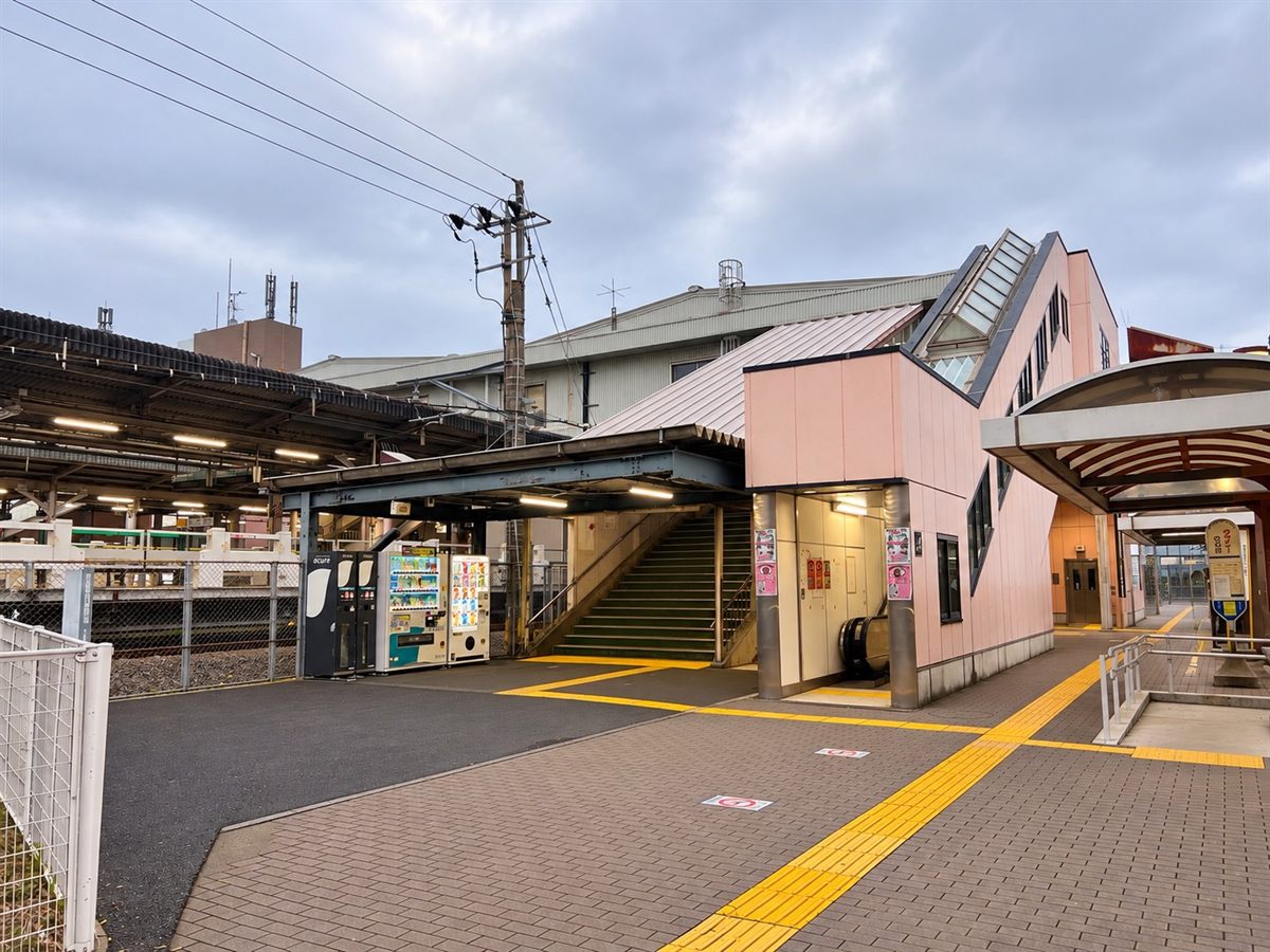 JR天王台駅南口の階段を下りたら左に曲がります。