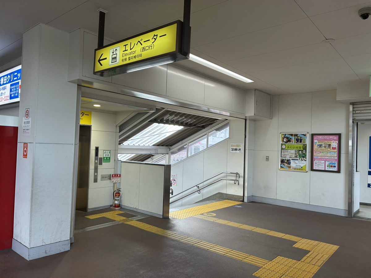 階段orエレベーターを降ります。