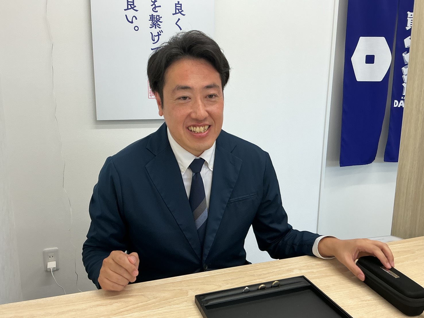 お客様と対話する佐藤さん