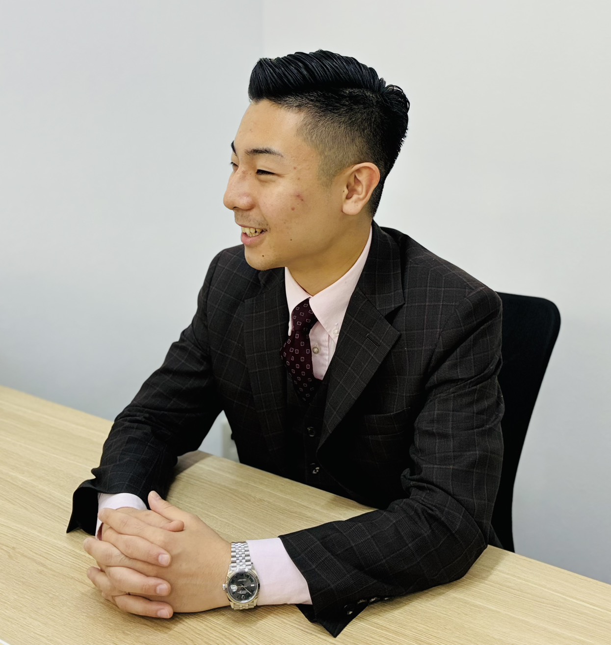 接客中の山﨑さん